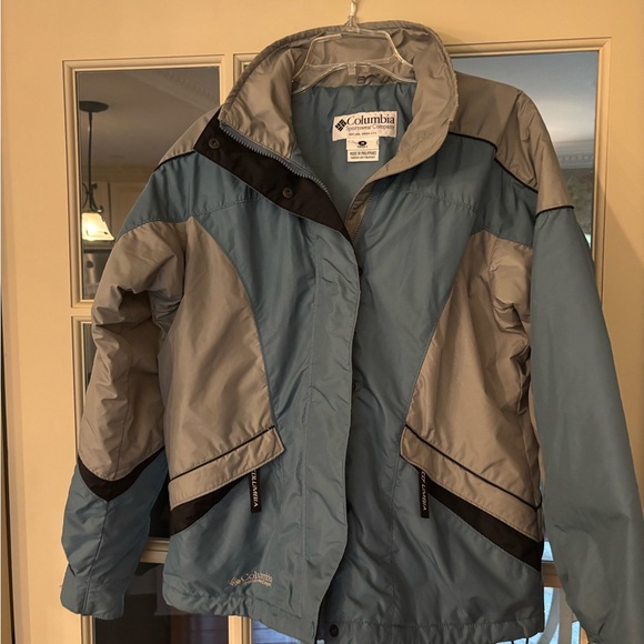 Women’s Vintage Columbia Ski/Winter jacket size medium. Many pockets. EUC. - Picture 1 of 13